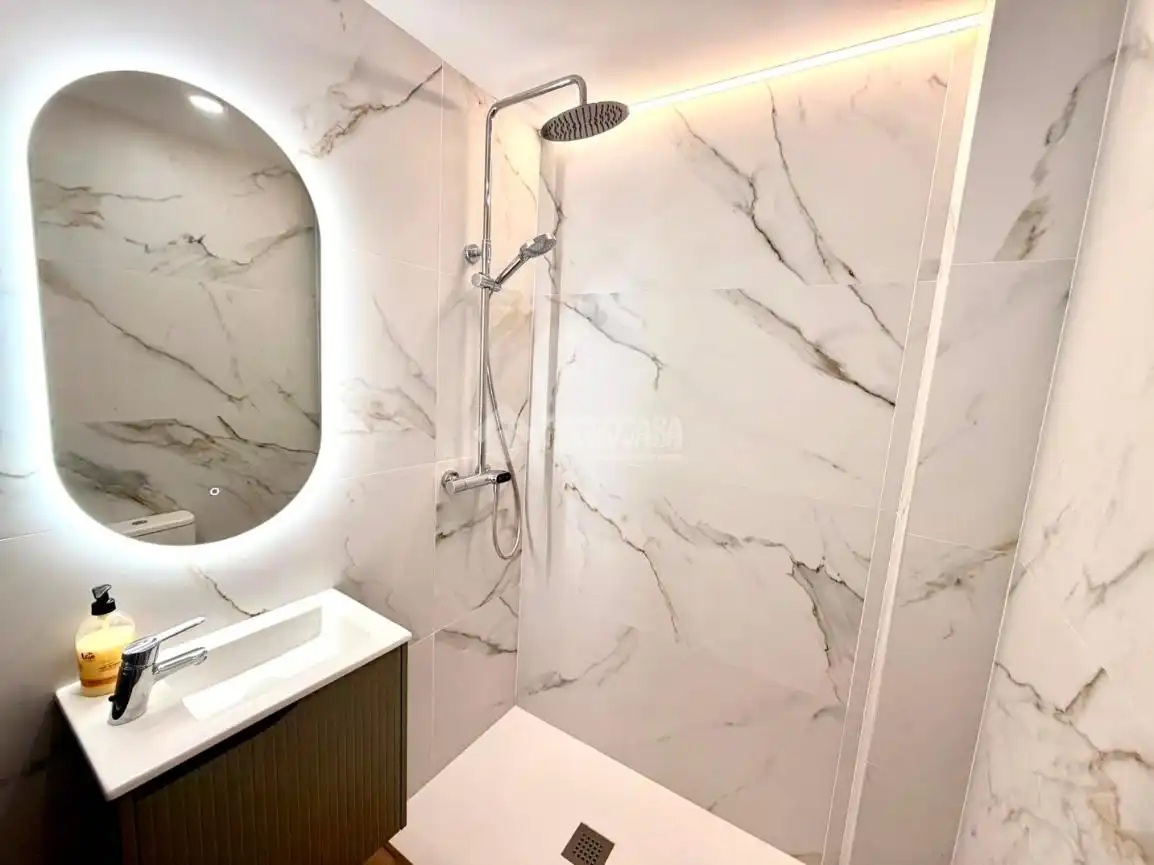 Baño de Piso en venta en Santander con Calefacción, Parquet y Amueblado