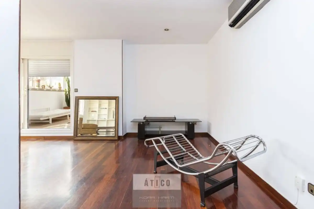 Dachboden zur Miete in Vila de Gràcia