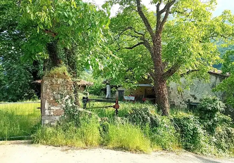 Einfamilien-Reihenhaus zum Verkauf in Ponga mit Klimaanlage, Heizung und Möbliert