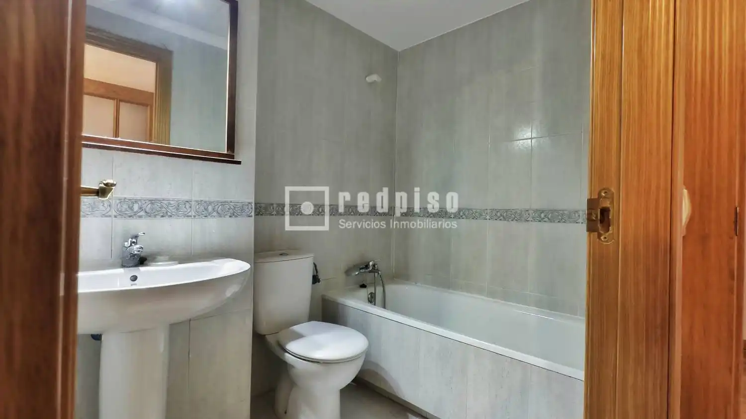 Bathroom of Flat for sale in Madrid  with Air Conditioner, Heating and Private garden