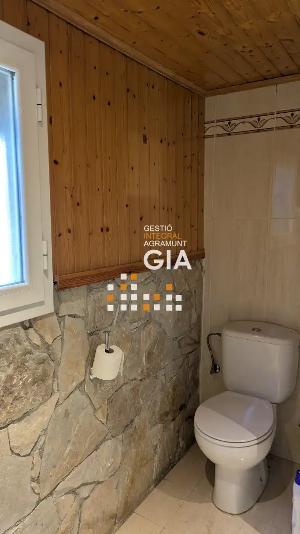 Bany de Casa o xalet en venda en Agramunt amb Calefacció, Jardí privat i Terrassa