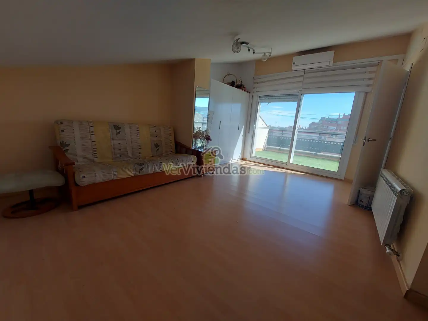 Sala de estar de Casa adosada en venta en Martorell con Aire acondicionado, Calefacción y Jardín privado
