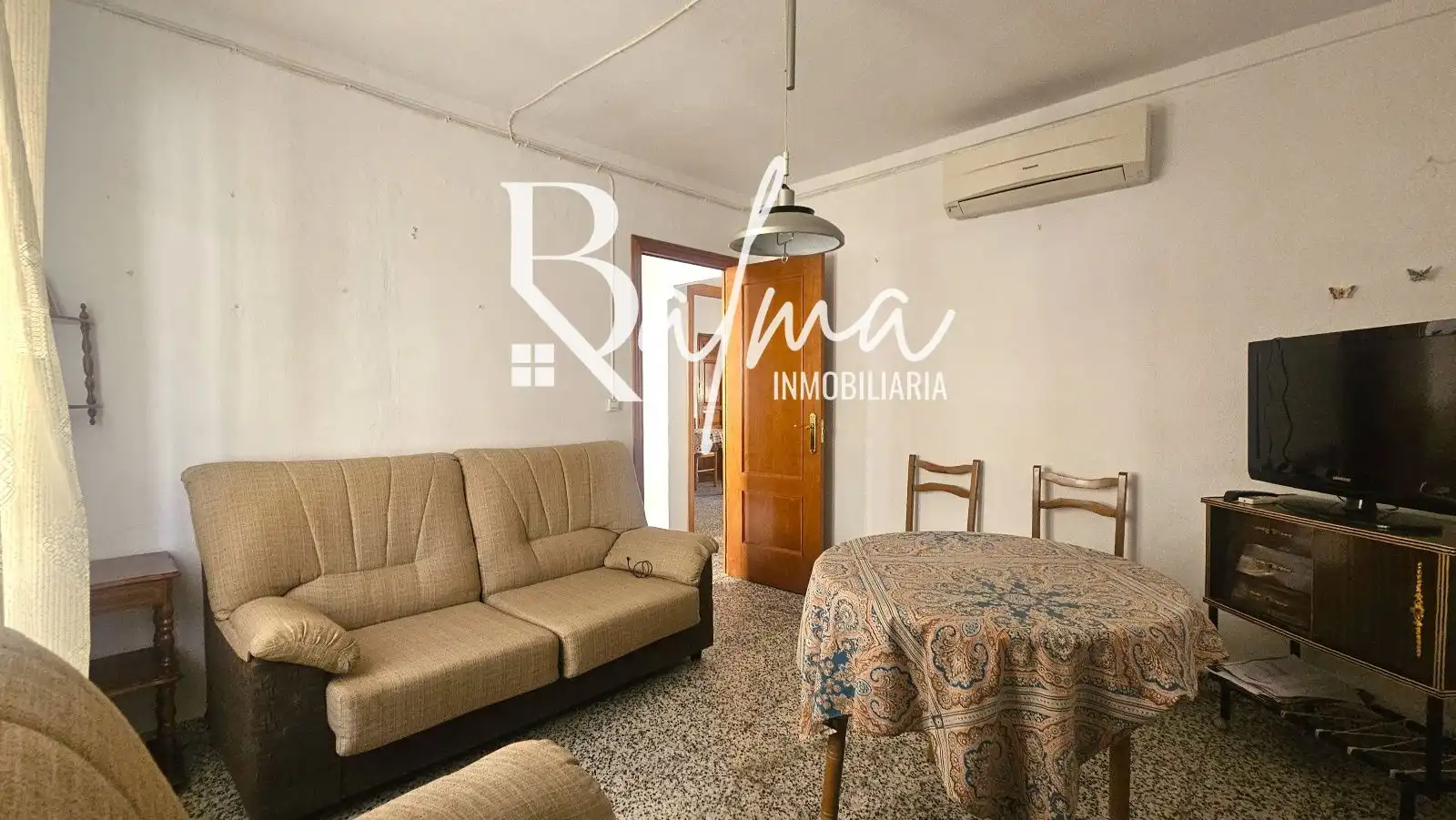 Living room of Detached homes for sale in Villanueva del Trabuco  with Air Conditioner and Storage room