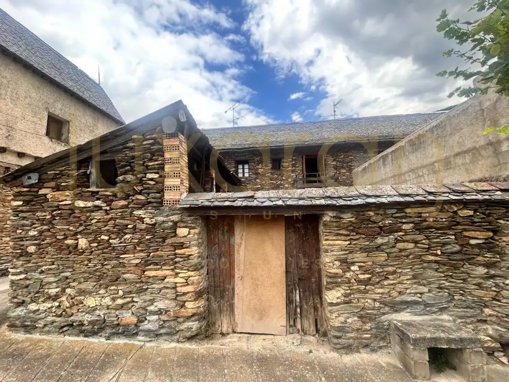 Vista exterior de Casa o xalet en venda en Tírvia