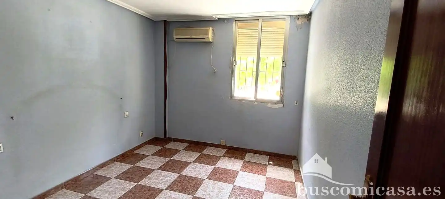 Schlafzimmer von Erdgeschoss zum Verkauf in Linares