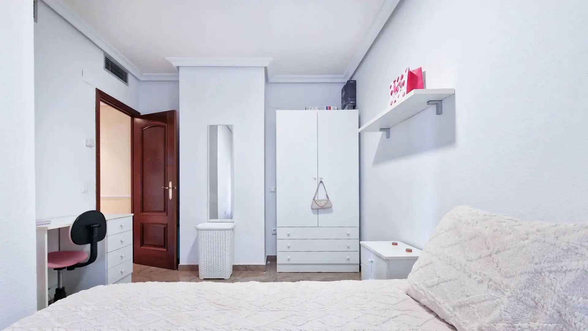 Bedroom of Flat for rent in Badajoz