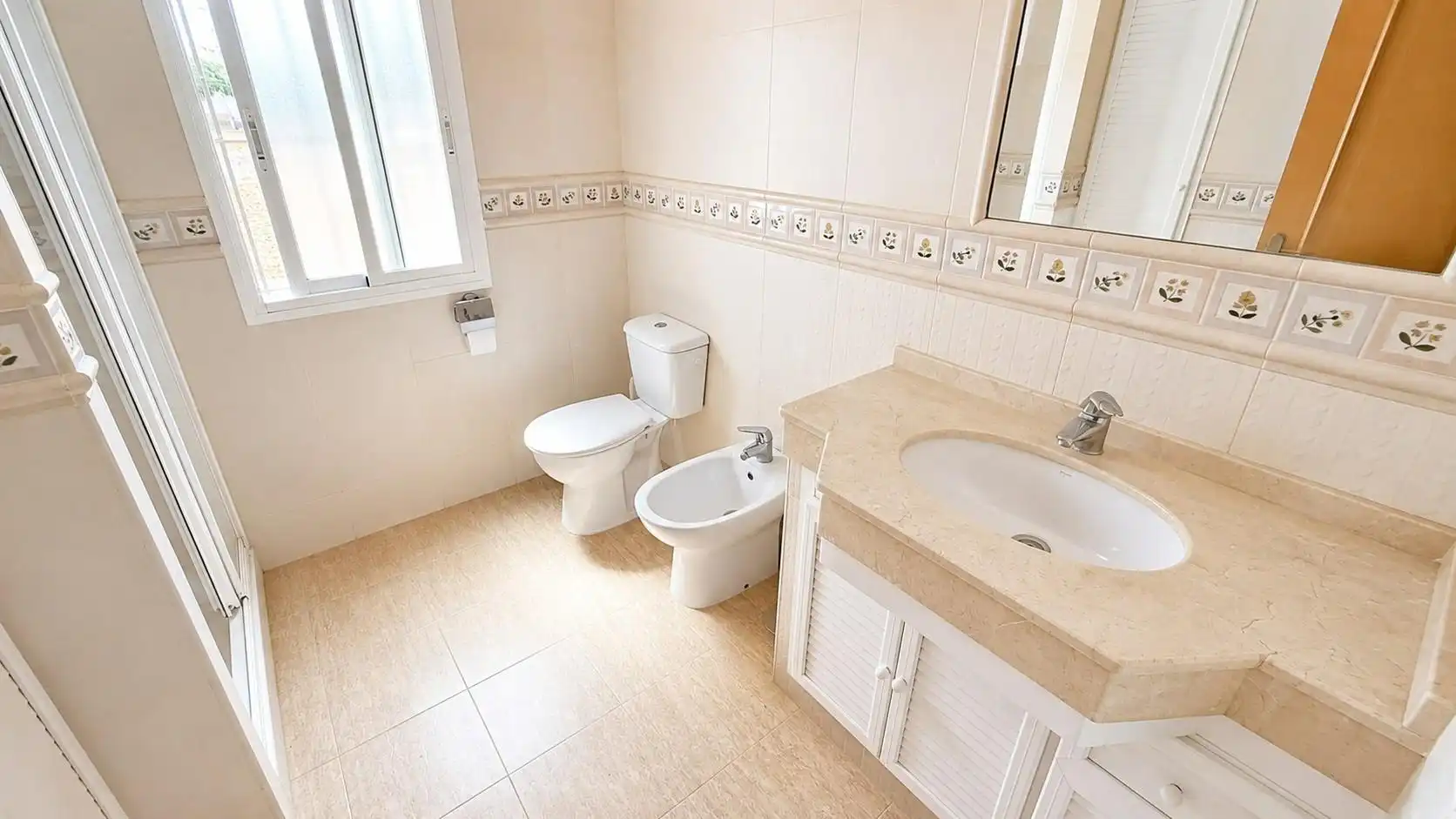 Baño de Casa o chalet en venta en Chiclana de la Frontera con Jardín privado, Terraza y Trastero