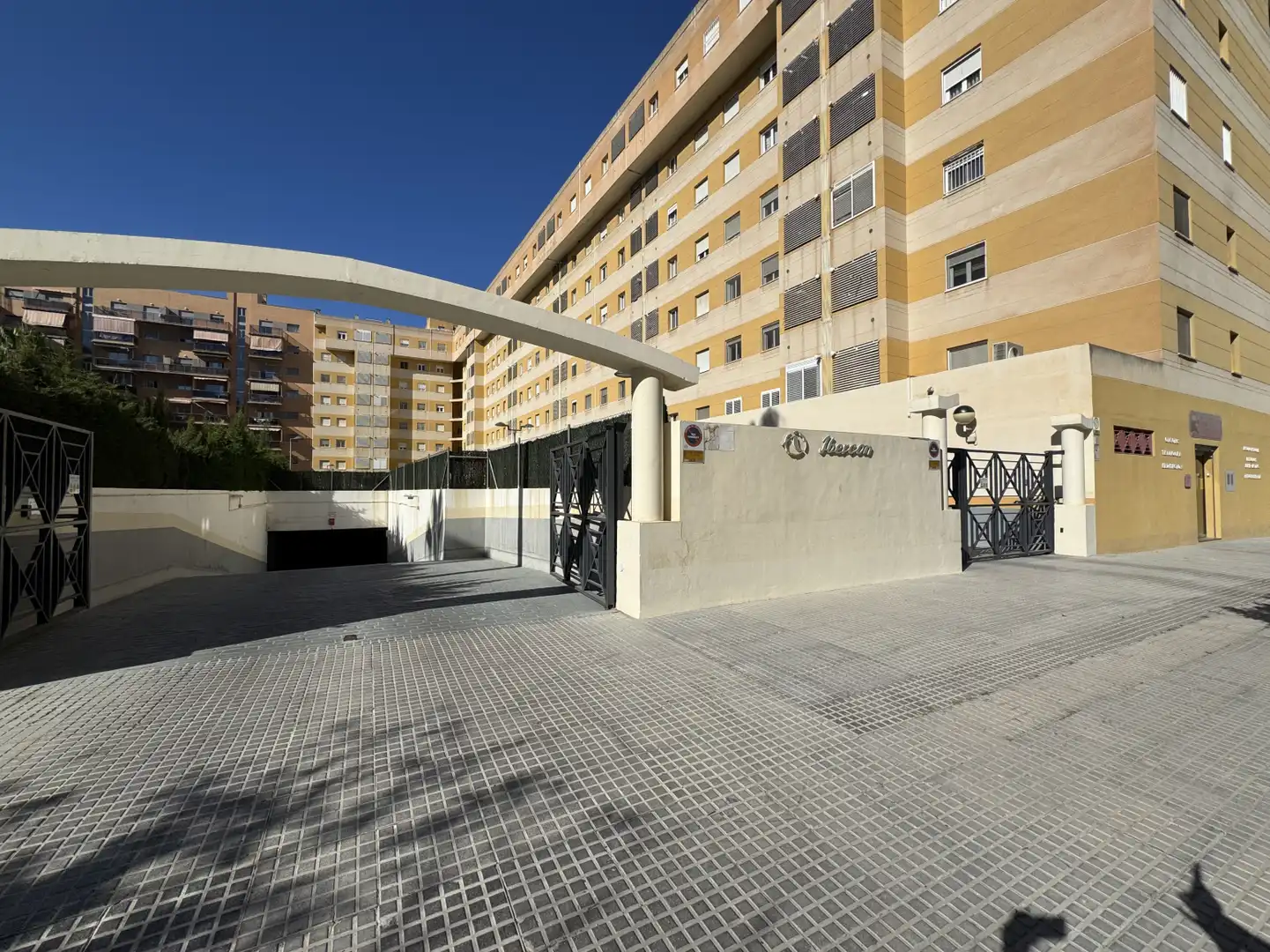 Vista exterior de Pis en venda en Málaga amb Aire condicionat, Jardí privat i Terrassa