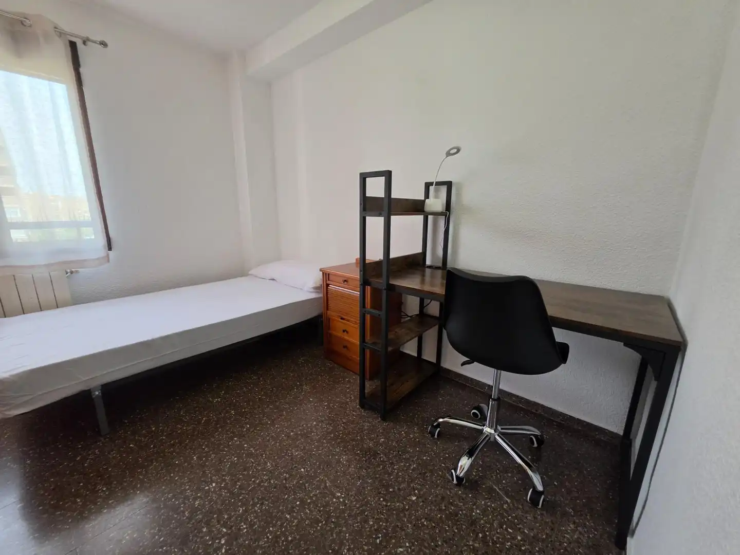 Bedroom of Flat for rent in Valencia  with Air Conditioner, Heating and Balcony