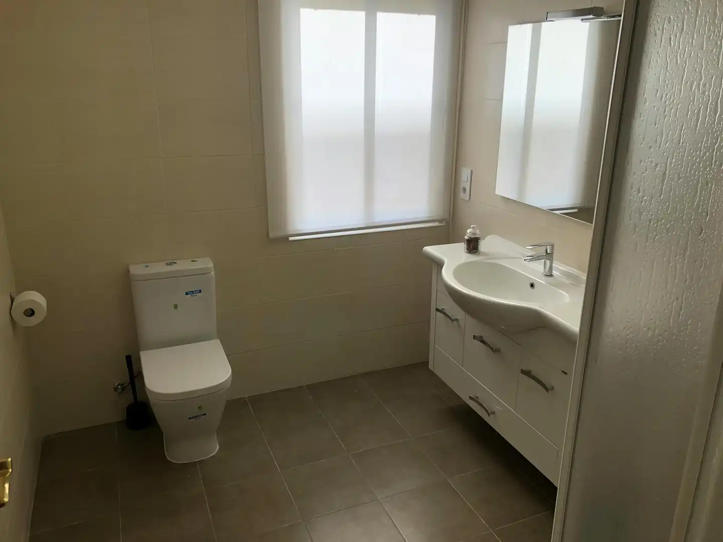 Baño de Piso para compartir en Valencia con Calefacción, Lavadora y Internet