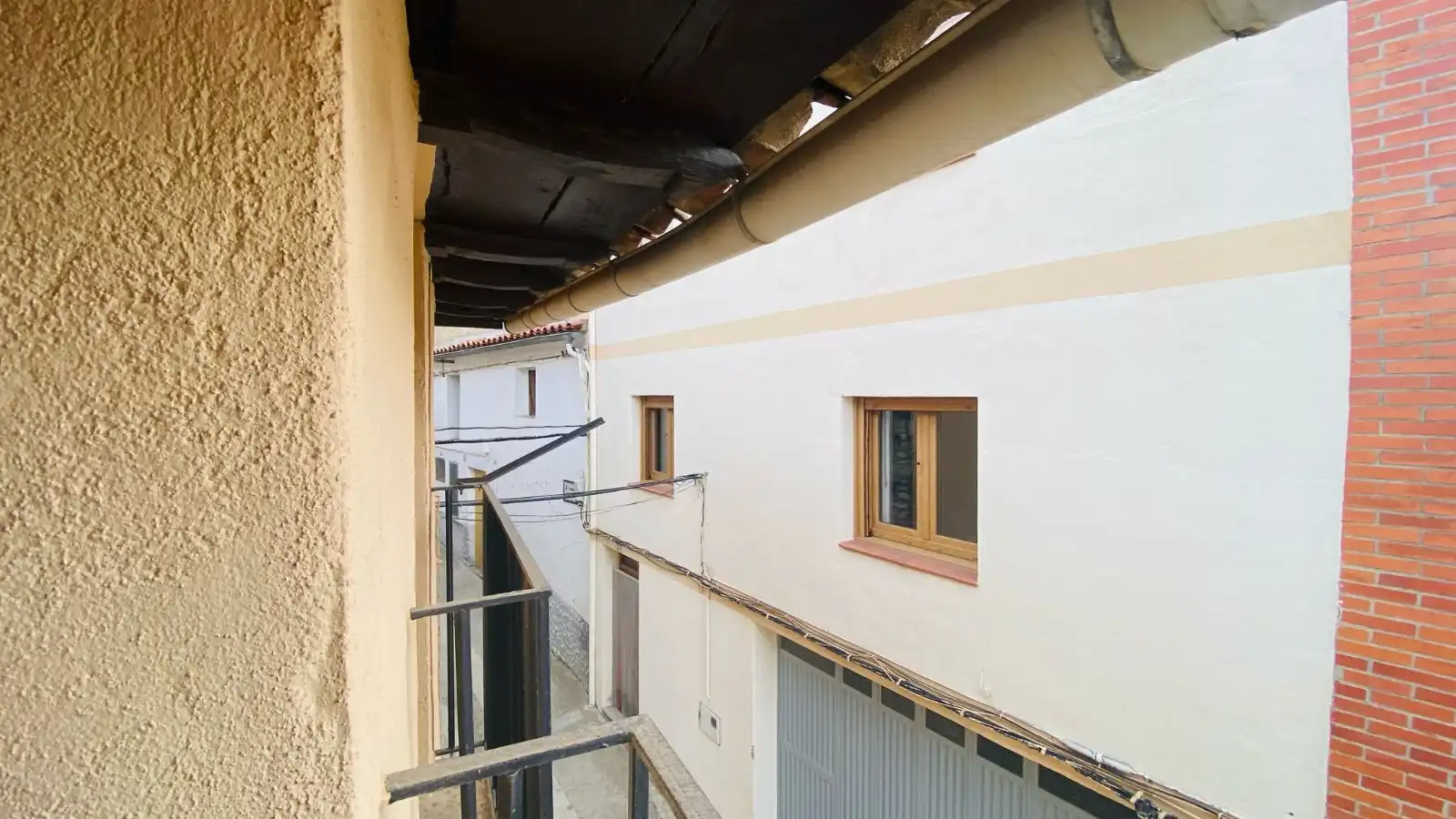 Außenansicht von Einfamilien-Reihenhaus zum Verkauf in Portell de Morella mit Abstellraum, Möbliert und Balkon