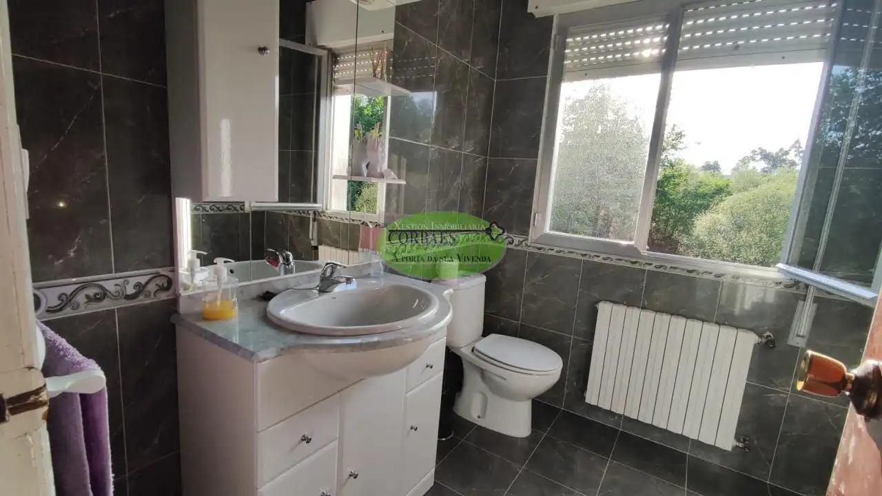 Bany de Casa o xalet en venda en Cortegada amb Calefacció, Jardí privat i Parquet