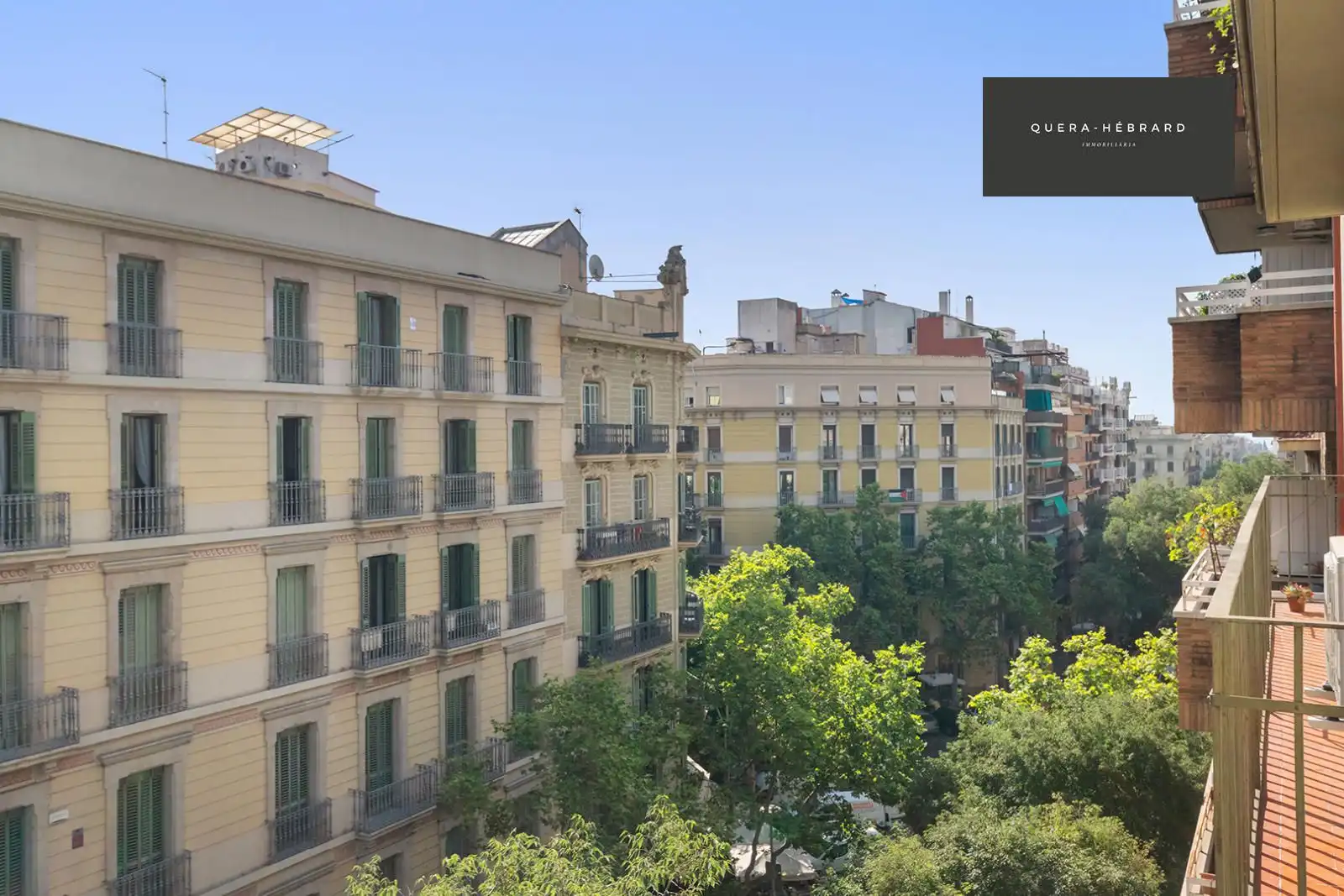 Vista exterior de Pis en venda en Barcelona amb Aire condicionat, Calefacció i Terrassa