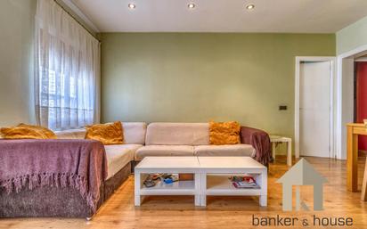 Living room of Flat for sale in Cerdanyola del Vallès  with Air Conditioner