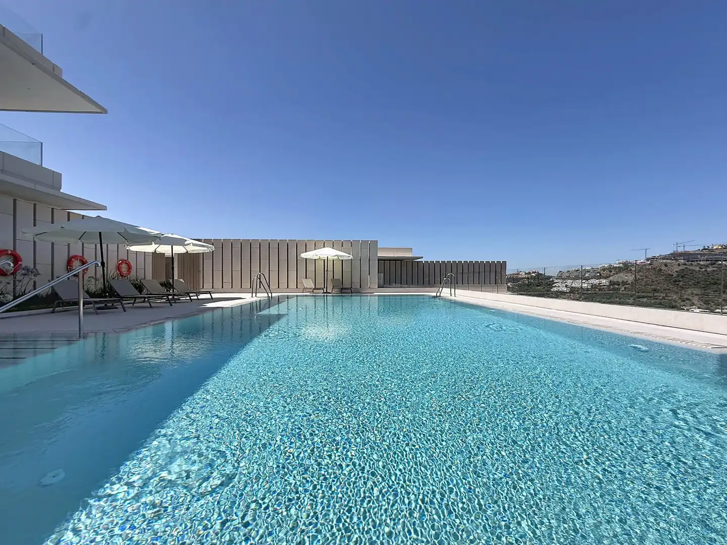 Swimming pool of Apartments for sale in Benahavís  with Air Conditioner, Terrace and Storage room