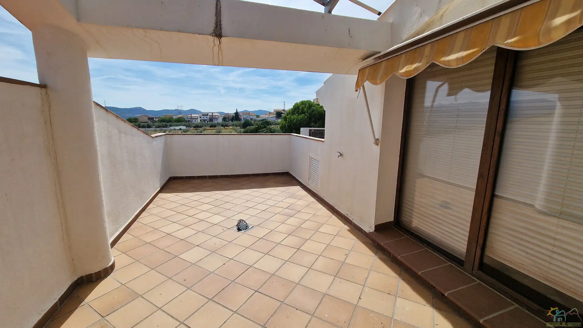 Terrasse von Einfamilien-Reihenhaus zum Verkauf in Diezma mit Klimaanlage, Heizung und Privatgarten