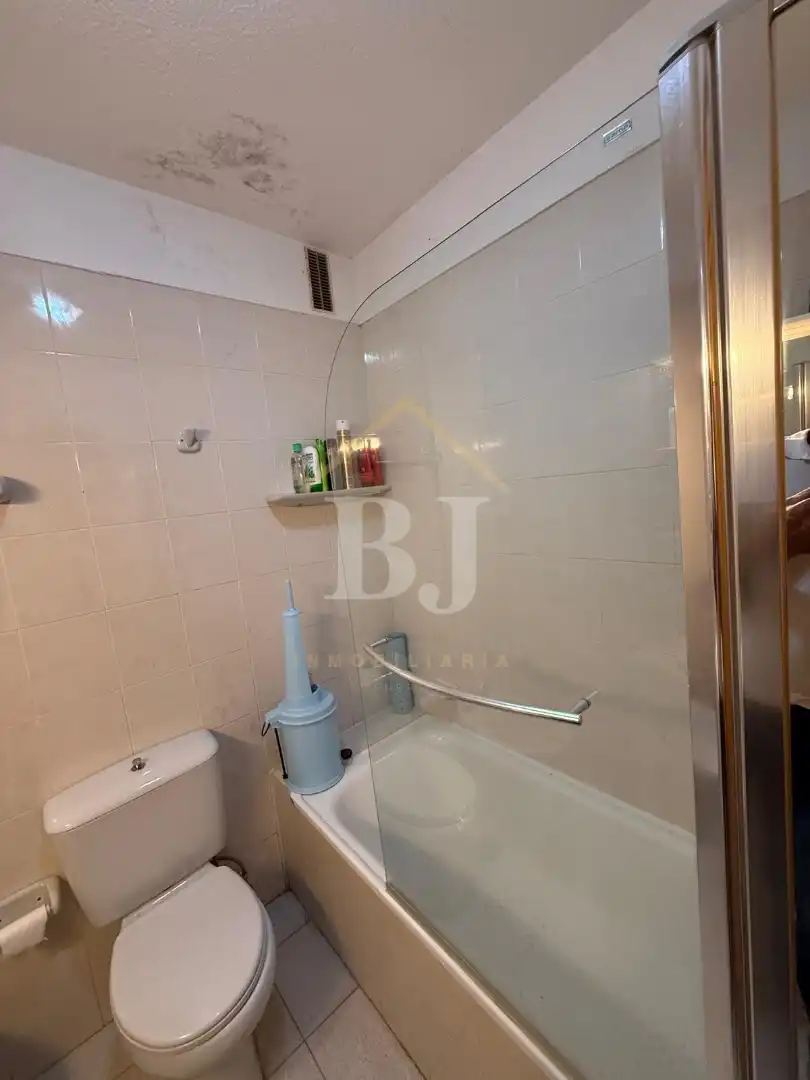 Baño de Apartamento en venta en Arona con Terraza, Trastero y Amueblado