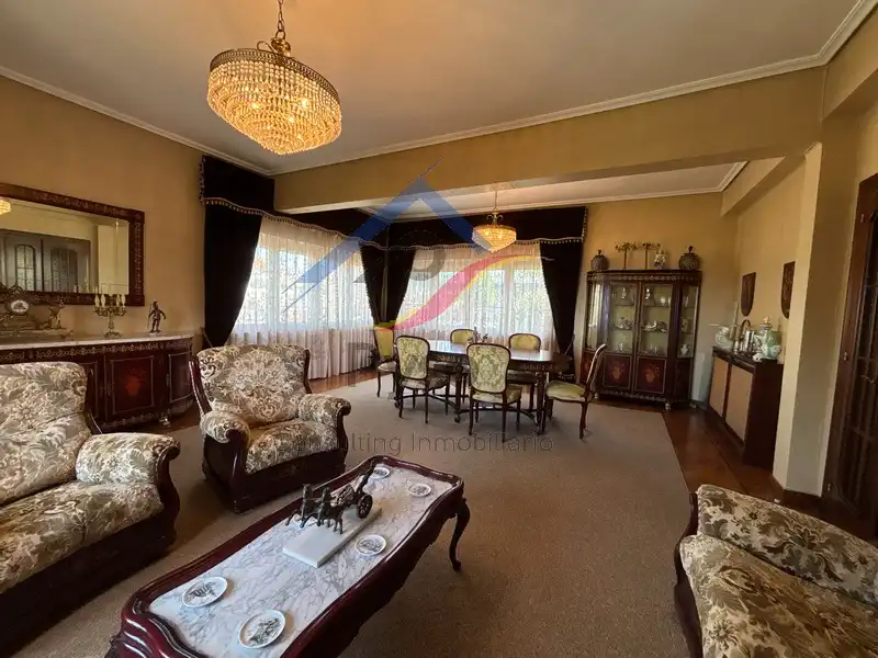 Sala d'estar de Casa o xalet en venda en Piélagos amb Calefacció, Jardí privat i Parquet