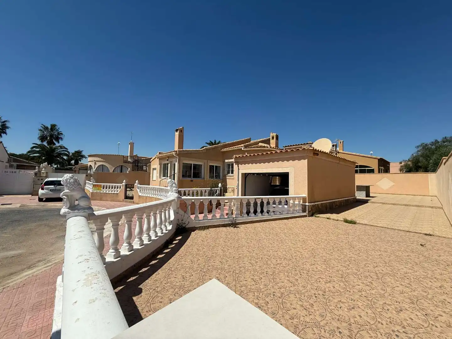 Vista exterior de Casa o xalet en venda en Orihuela amb Aire condicionat, Calefacció i Moblat