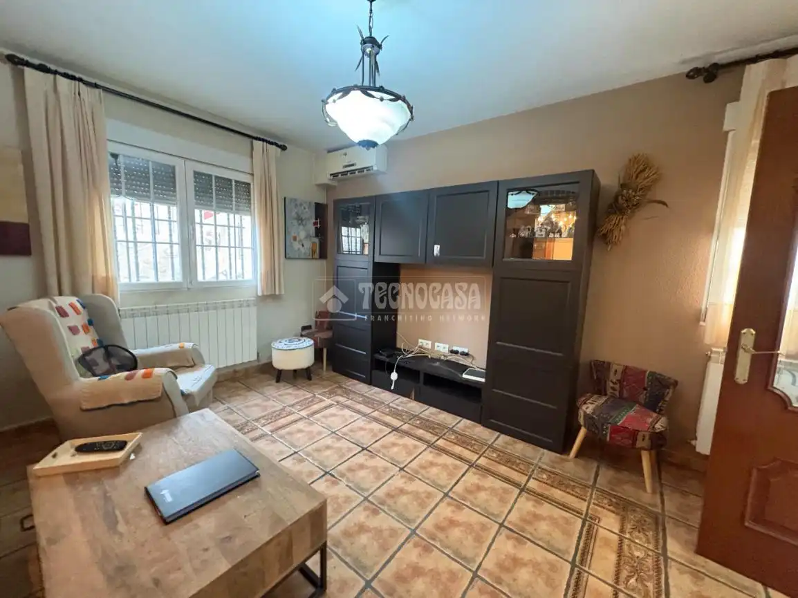 Wohnzimmer von Haus oder Chalet zum Verkauf in El Álamo mit Klimaanlage, Heizung und Privatgarten