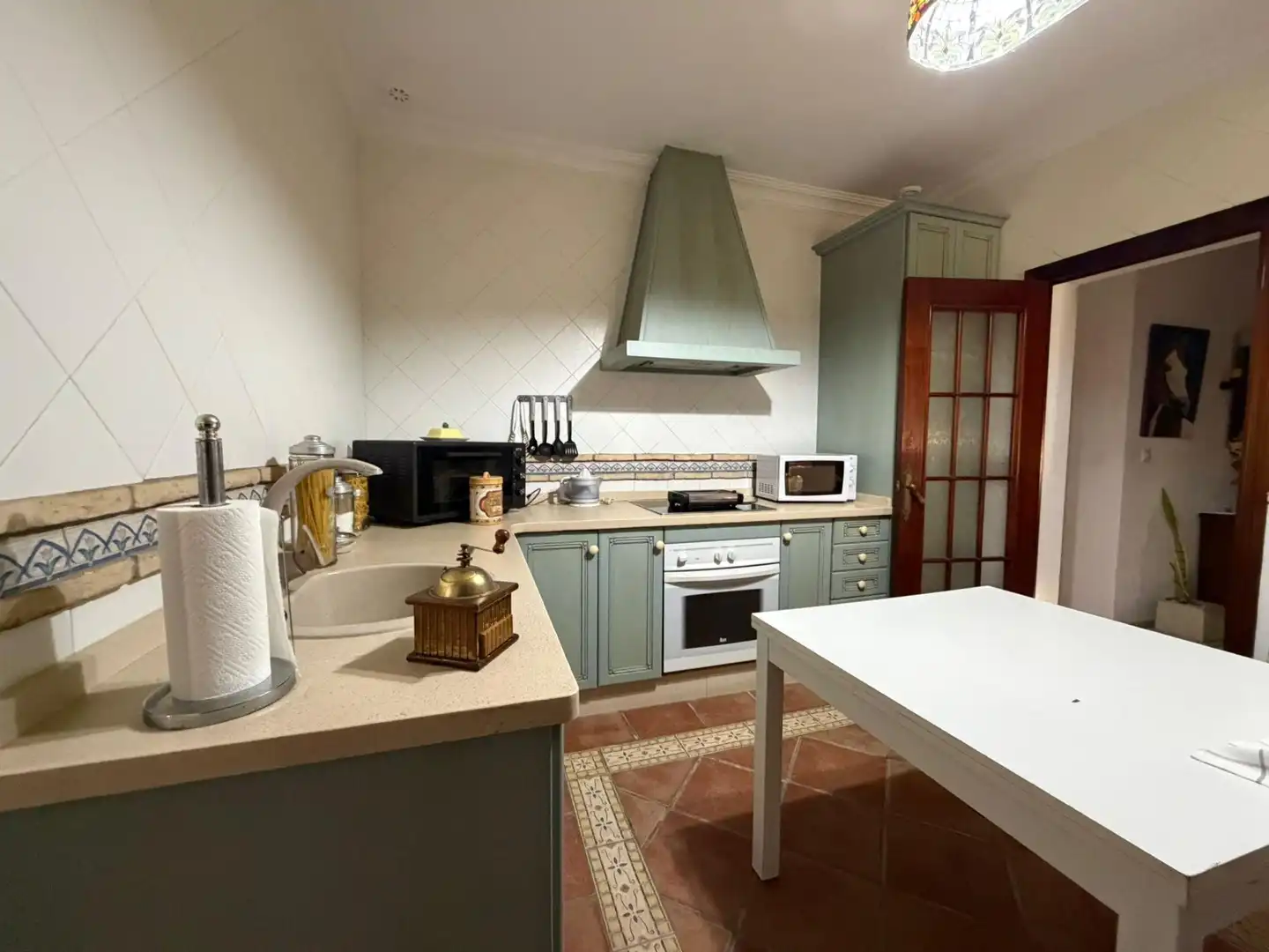 Cocina de Casa o chalet en venta en Chiclana de la Frontera con Jardín privado, Piscina y Amueblado