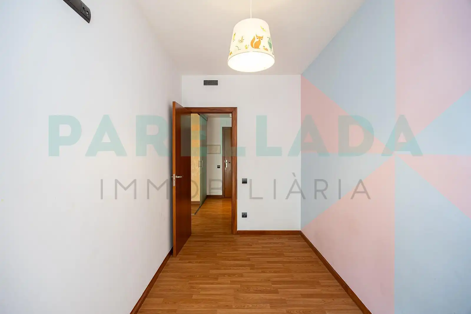 Dormitori de Pis en venda en Badalona amb Calefacció, Parquet i Balcó