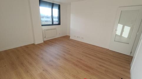 Foto 3 de Piso de alquiler en Calle de Matilde de la Torre, El Astillero  , Cantabria