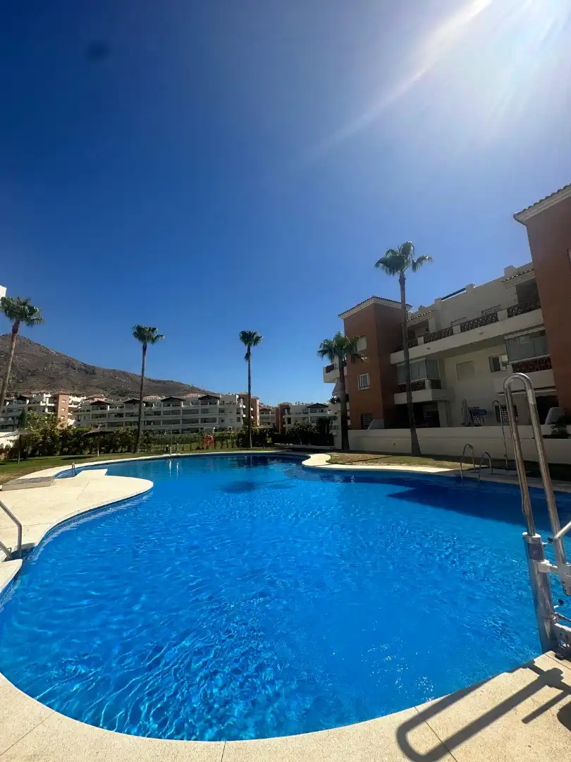 Vista exterior de Pis de lloguer en Benalmádena amb Terrassa, Moblat i Forn