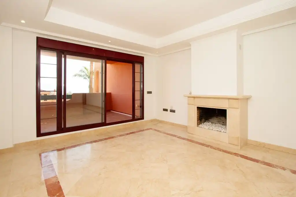 Bajo con piscina en venta en La Mairena, imagen 3