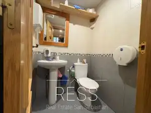 Bathroom of Commercial properties for sale in Donostia - San Sebastián   with Air Conditioner, Heating and Furnished