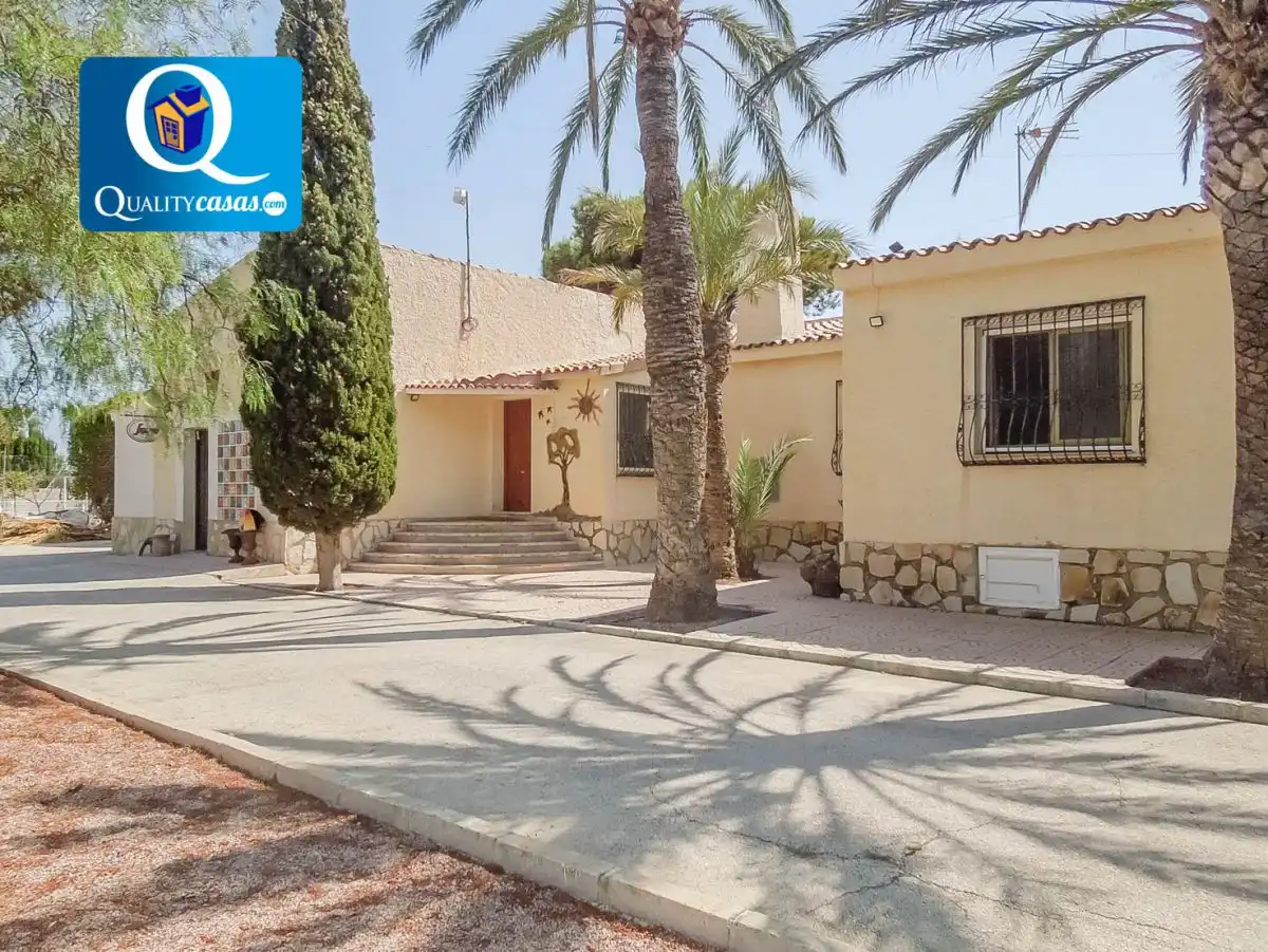Vista exterior de Casa o xalet en venda en Alicante / Alacant amb Aire condicionat, Calefacció i Terrassa