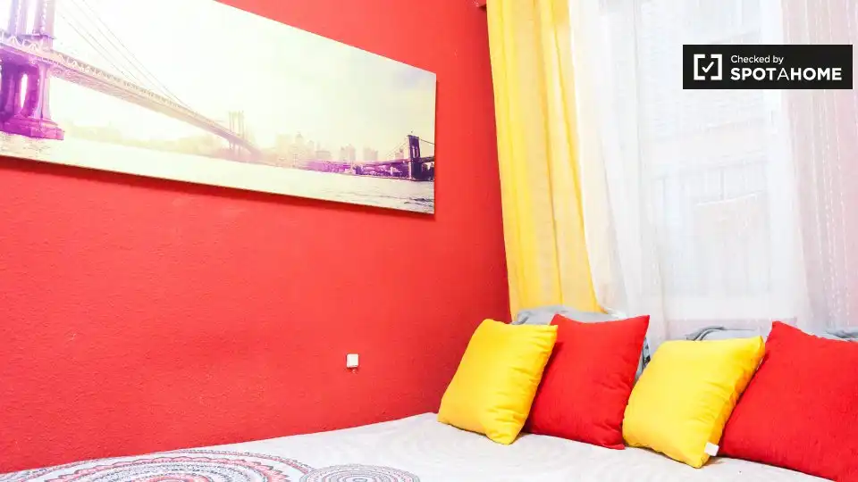 Habitación de Piso de alquiler en Alcalá de Henares con Aire acondicionado, Calefacción y Amueblado