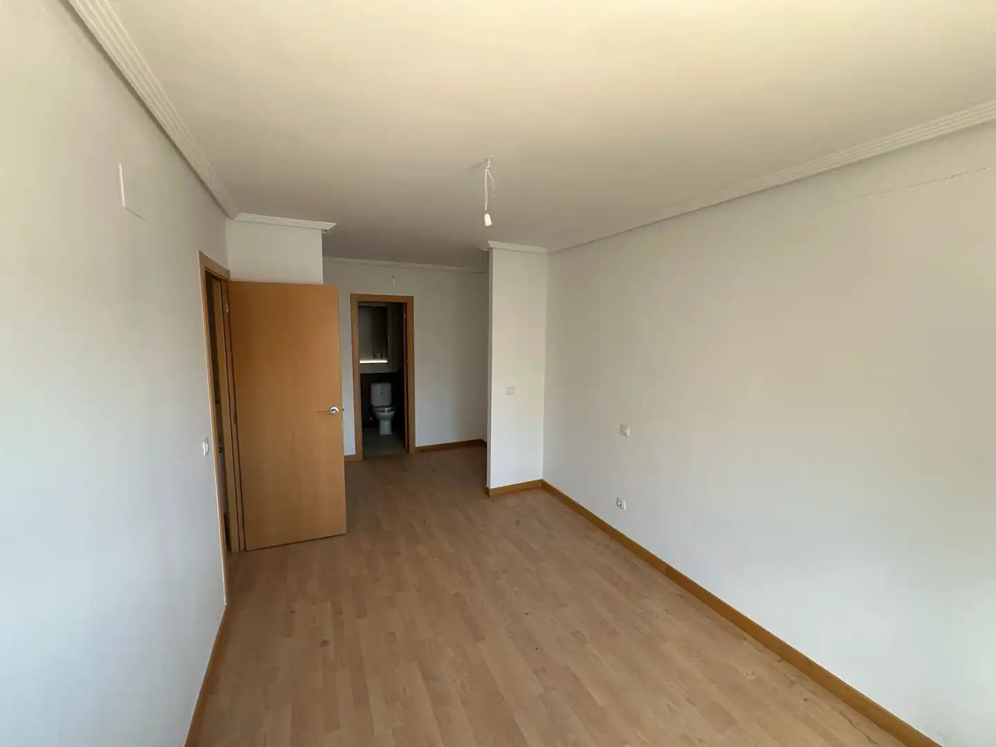 Einfamilien-Reihenhaus zum Verkauf in Villariezo mit Privatgarten