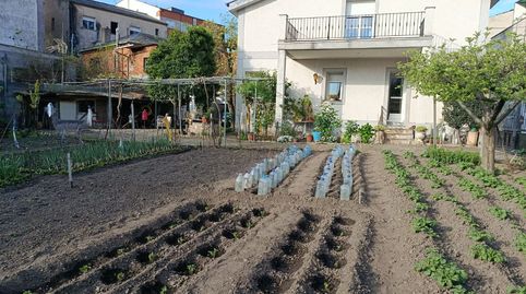 Oportunidad Mercado- Finca con solar en el centro del pueblo a escasos metros de supermercados , CAP u otros servicios
