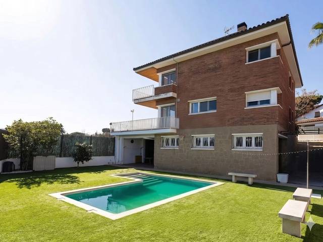 Casa-chalet en Venta en Carrer dels Avellaners en La Plana - Bellsoleig