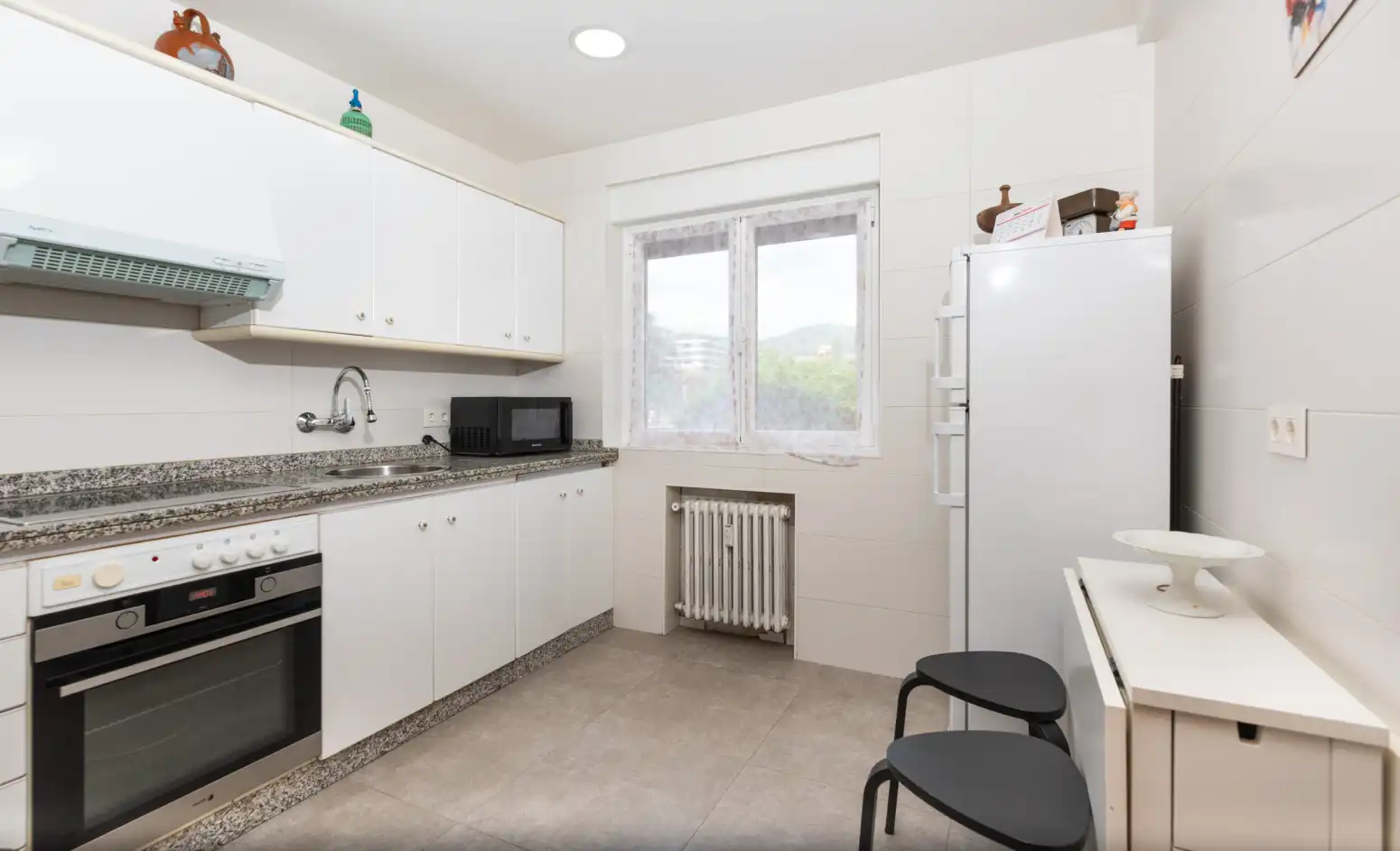 Kitchen of Flat for rent in Oviedo   with Heating, Parquet flooring and Terrace