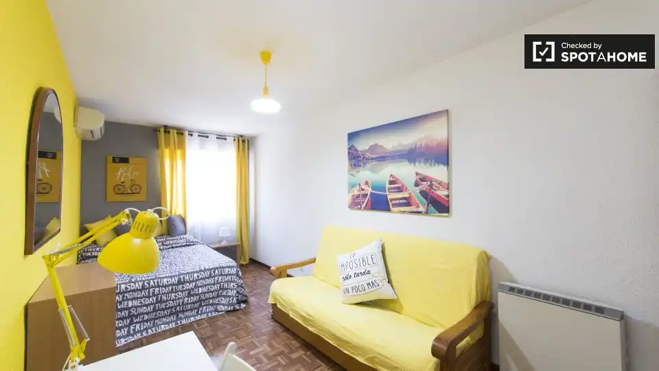 Bedroom of Flat for rent in Alcalá de Henares  with Air Conditioner, Heating and Furnished