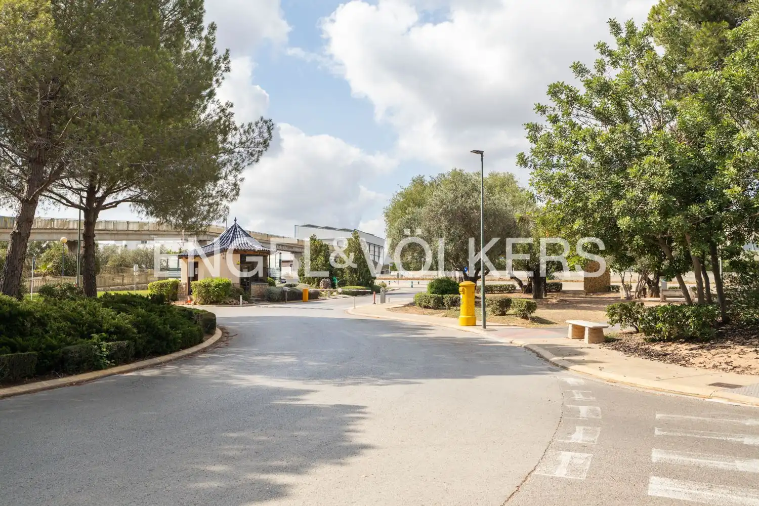 Vista exterior de Casa o xalet en venda en Riba-roja de Túria amb Aire condicionat, Calefacció i Jardí privat