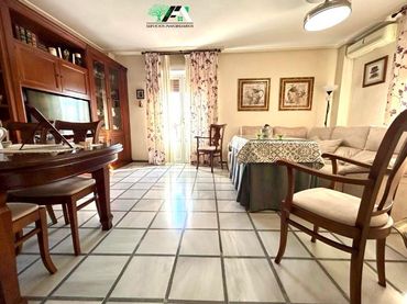 Piso con ascensor en venta en Baeza