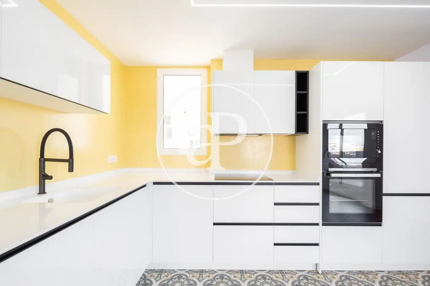 Cuina de Àtic de lloguer en Valencia amb Aire condicionat, Calefacció i Terrassa