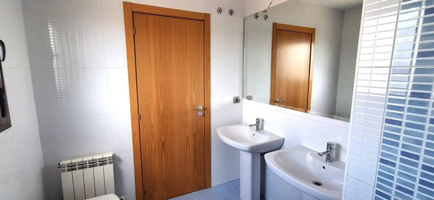 Bany de Dúplex en venda en Valladolid amb Calefacció, Parquet i Terrassa