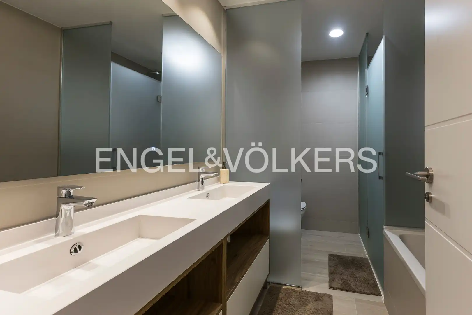 Baño de Piso en venta en Majadahonda con Aire acondicionado, Calefacción y Terraza