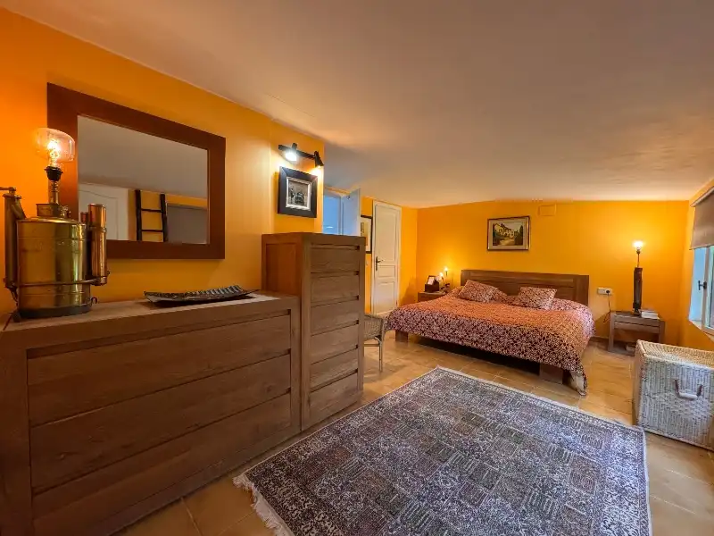 Habitación de Finca rústica en venta en Ullastret con Aire acondicionado, Calefacción y Jardín privado