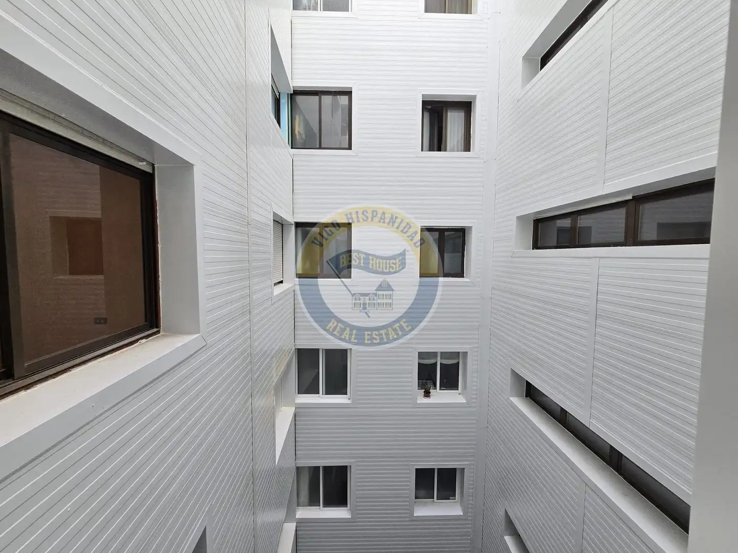 Vista exterior de Piso de alquiler en Vigo  con Calefacción, Parquet y Balcón