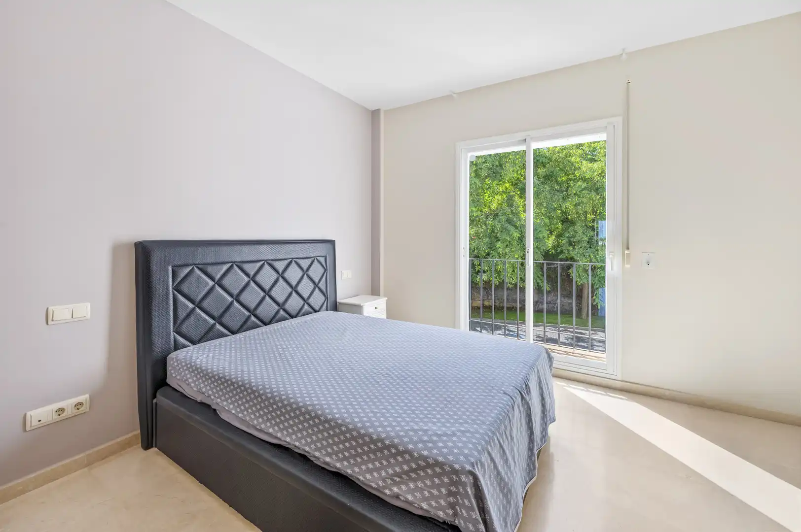 Bedroom of Apartments for sale in Benahavís  with Air Conditioner, Terrace and Storage room