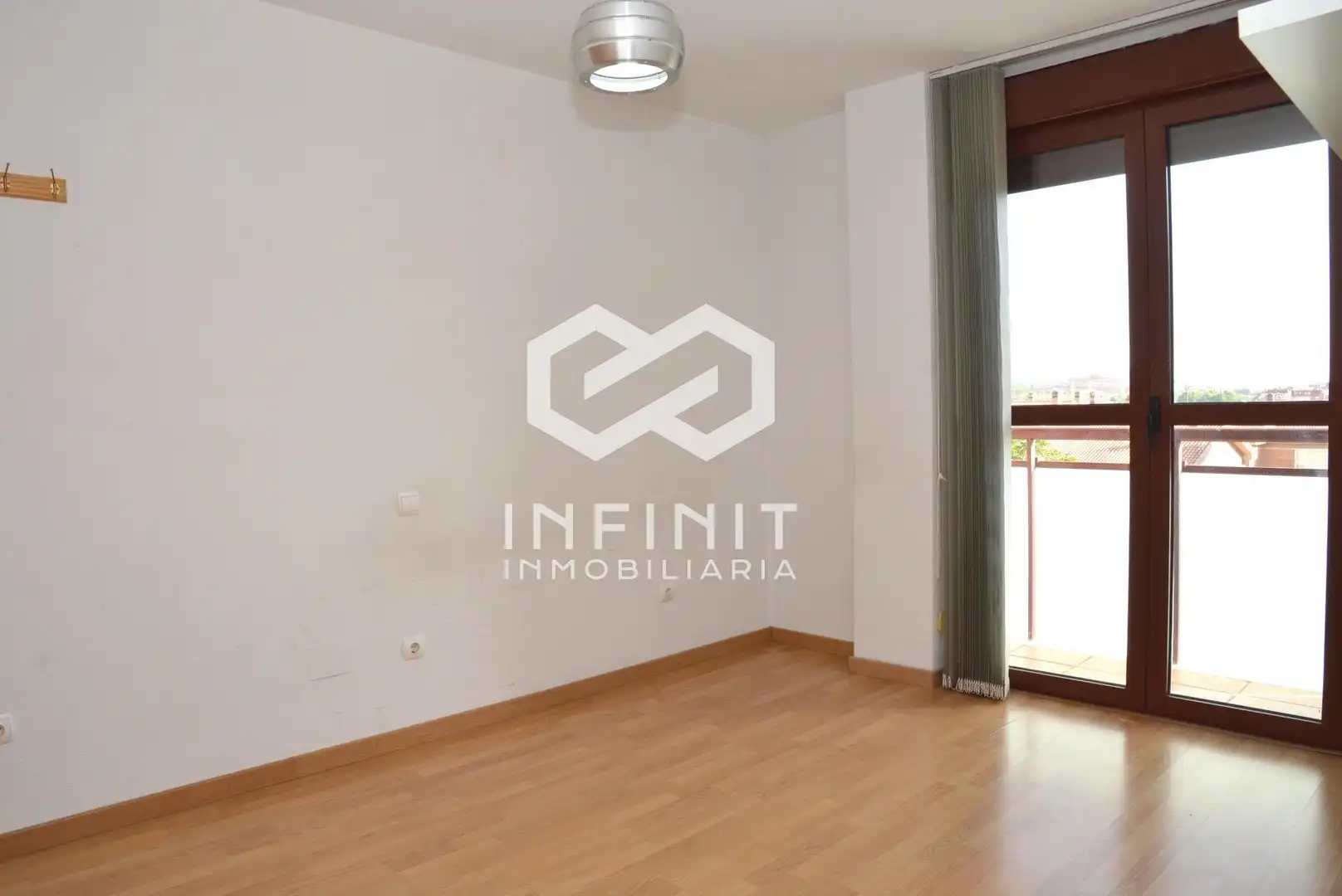 Habitación de Piso en venta en Guadalajara con Calefacción, Terraza y Trastero