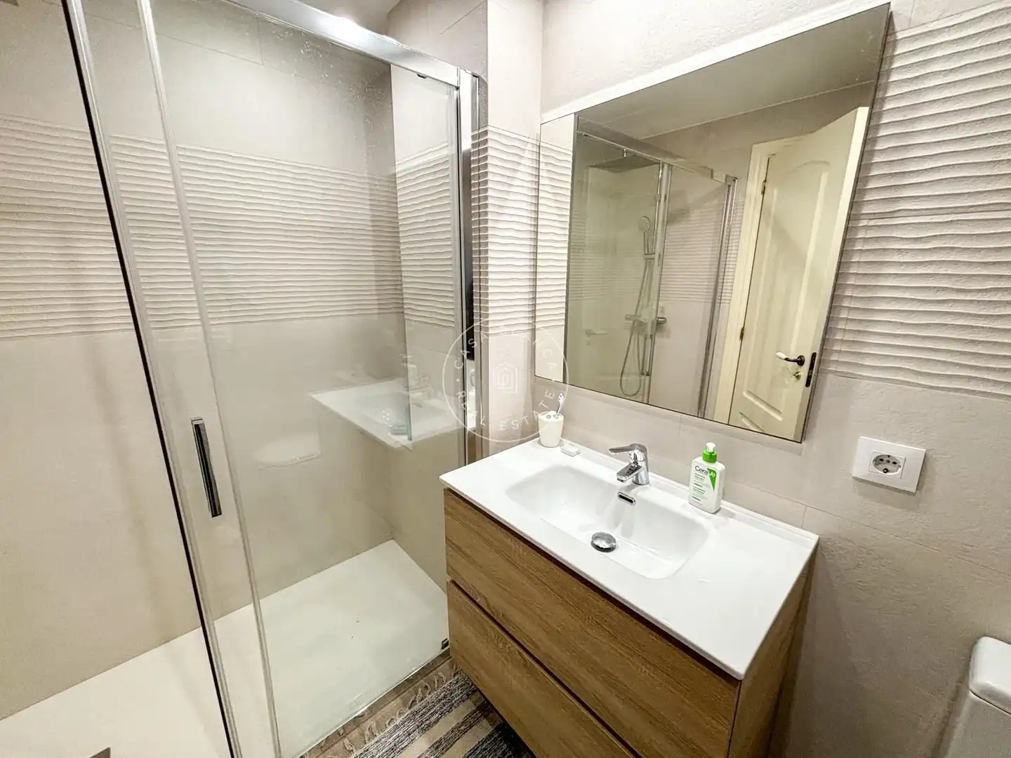 Badezimmer von Wohnung zum Verkauf in Lloret de Mar mit Klimaanlage, Heizung und Terrasse