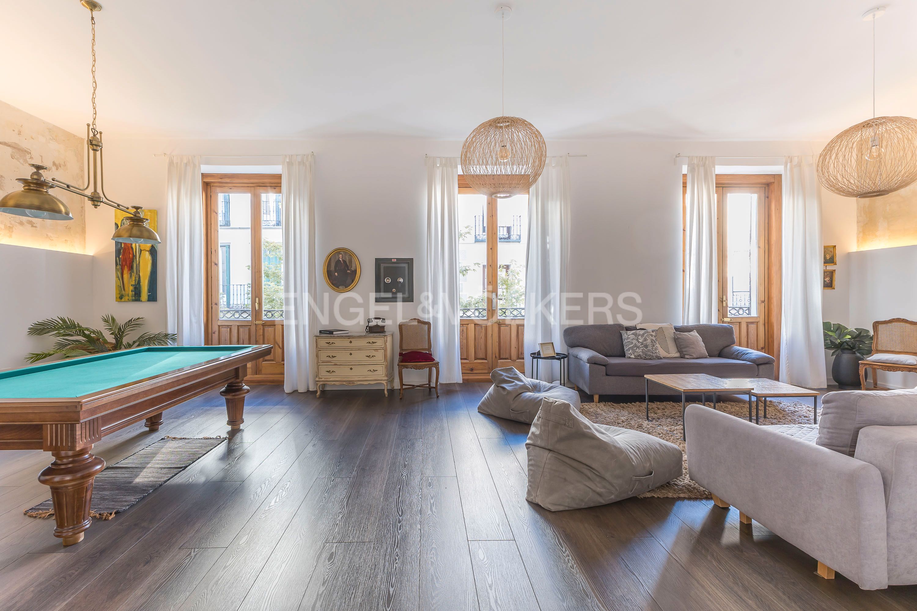 Living room of Apartment for sale in  Madrid Capital  with Air Conditioner, Heating and Furnished