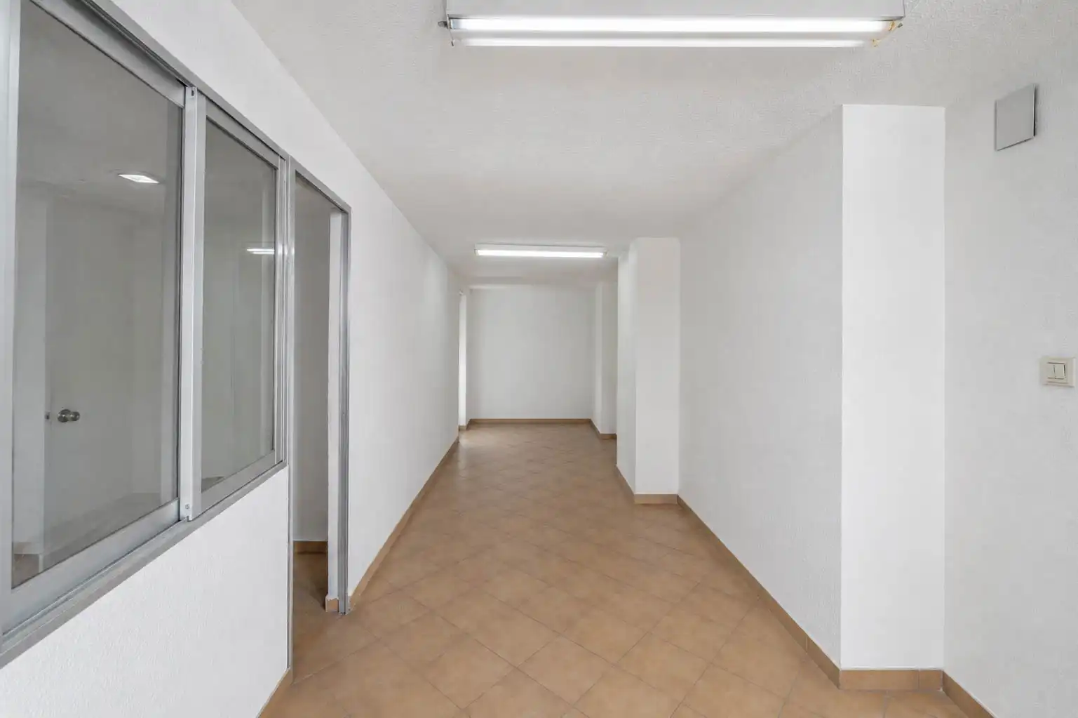 Local comercial en venda a Calle Nazaríes 4, imagen 2