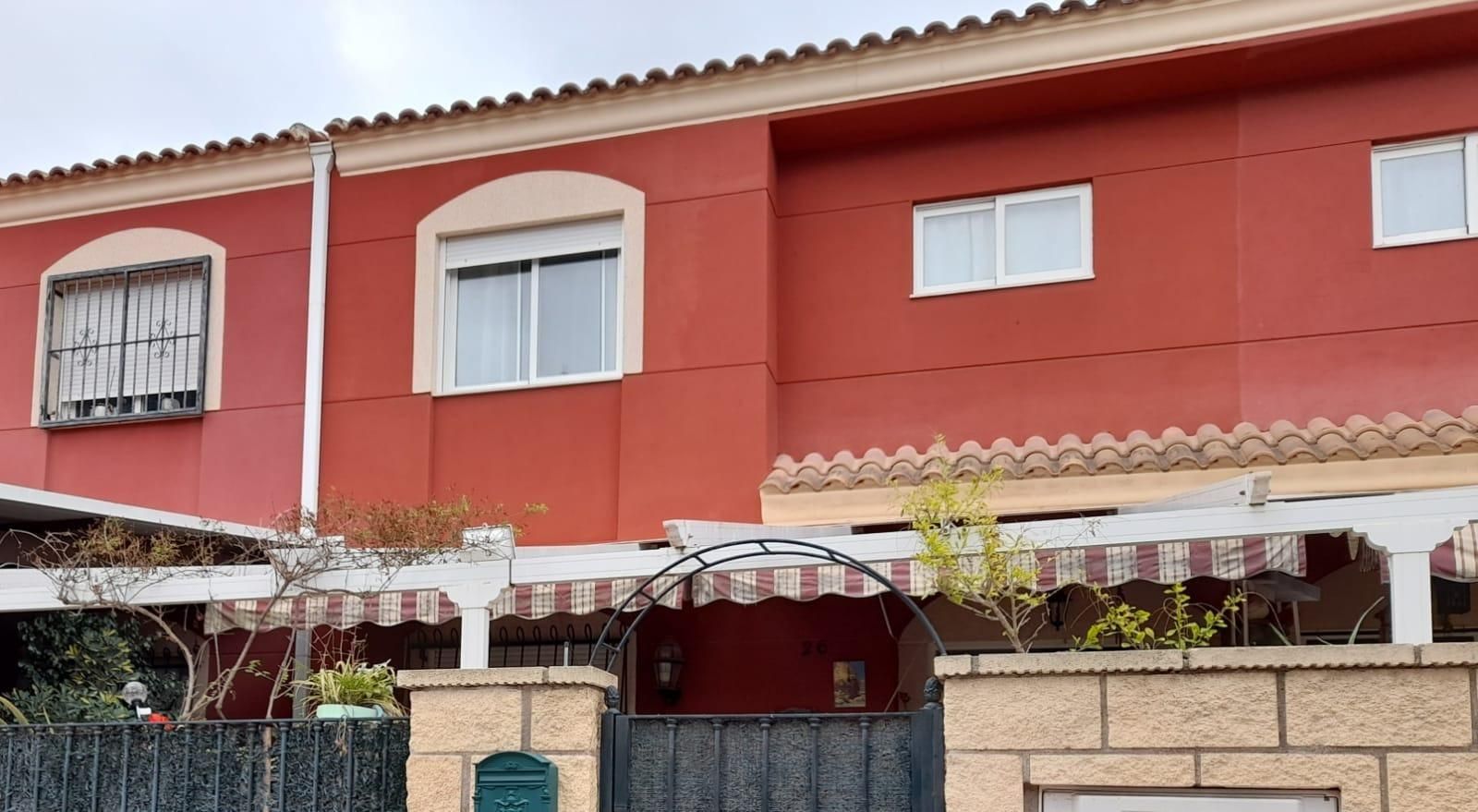 Exterior view of Single-family semi-detached for sale in Albatera  with Air Conditioner, Private garden and Terrace